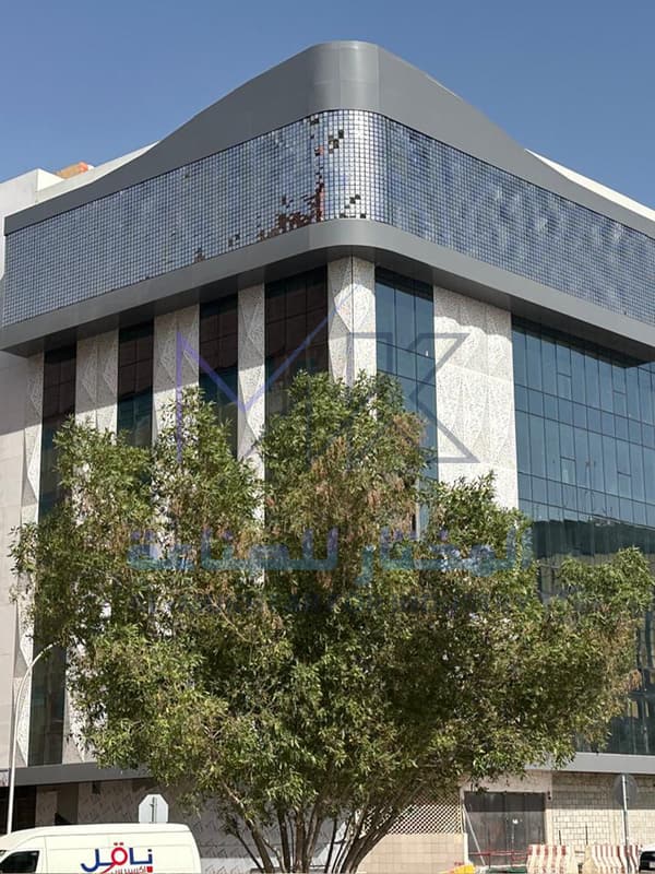 الواجهة في النهار